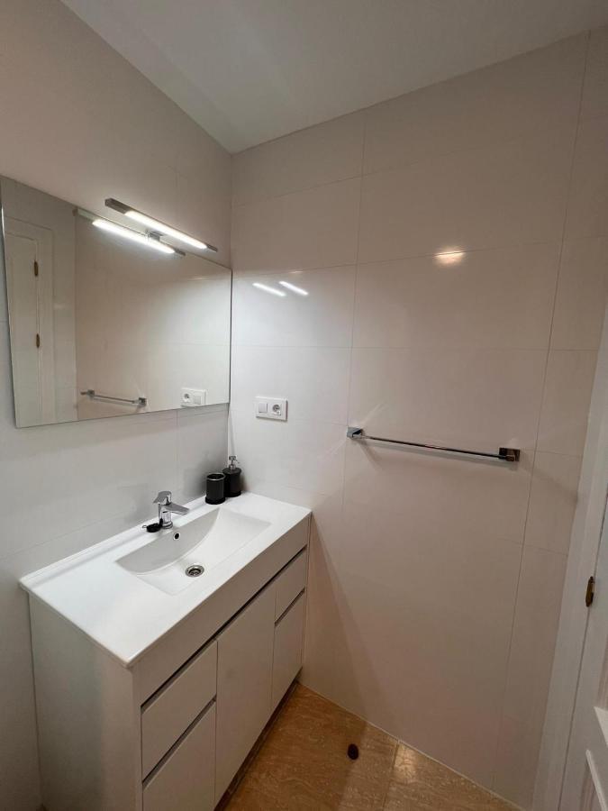 Torremolinos Centro - Beautiful , Newly Renovated 2 Bedroom Apartment 외부 사진